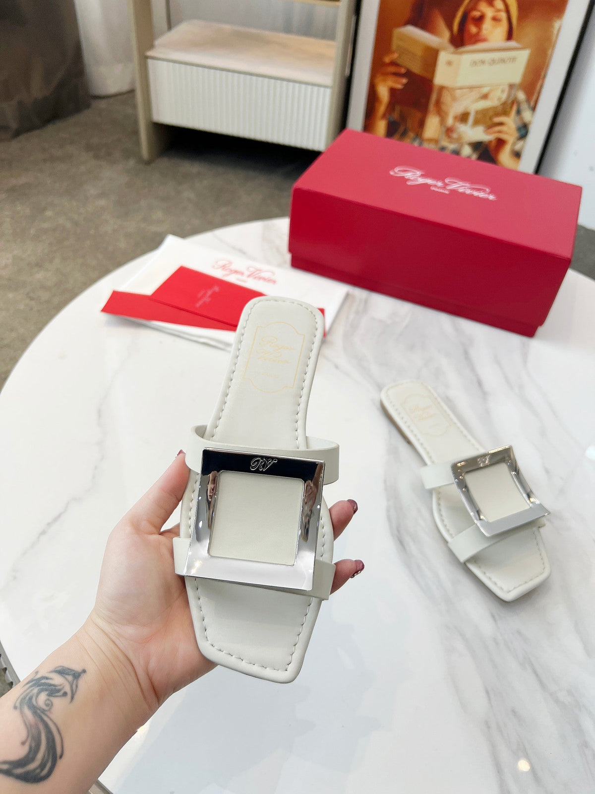VIV' BY THE SEA MULES IN WHITE CALFSKIN SILVER BUCKLE