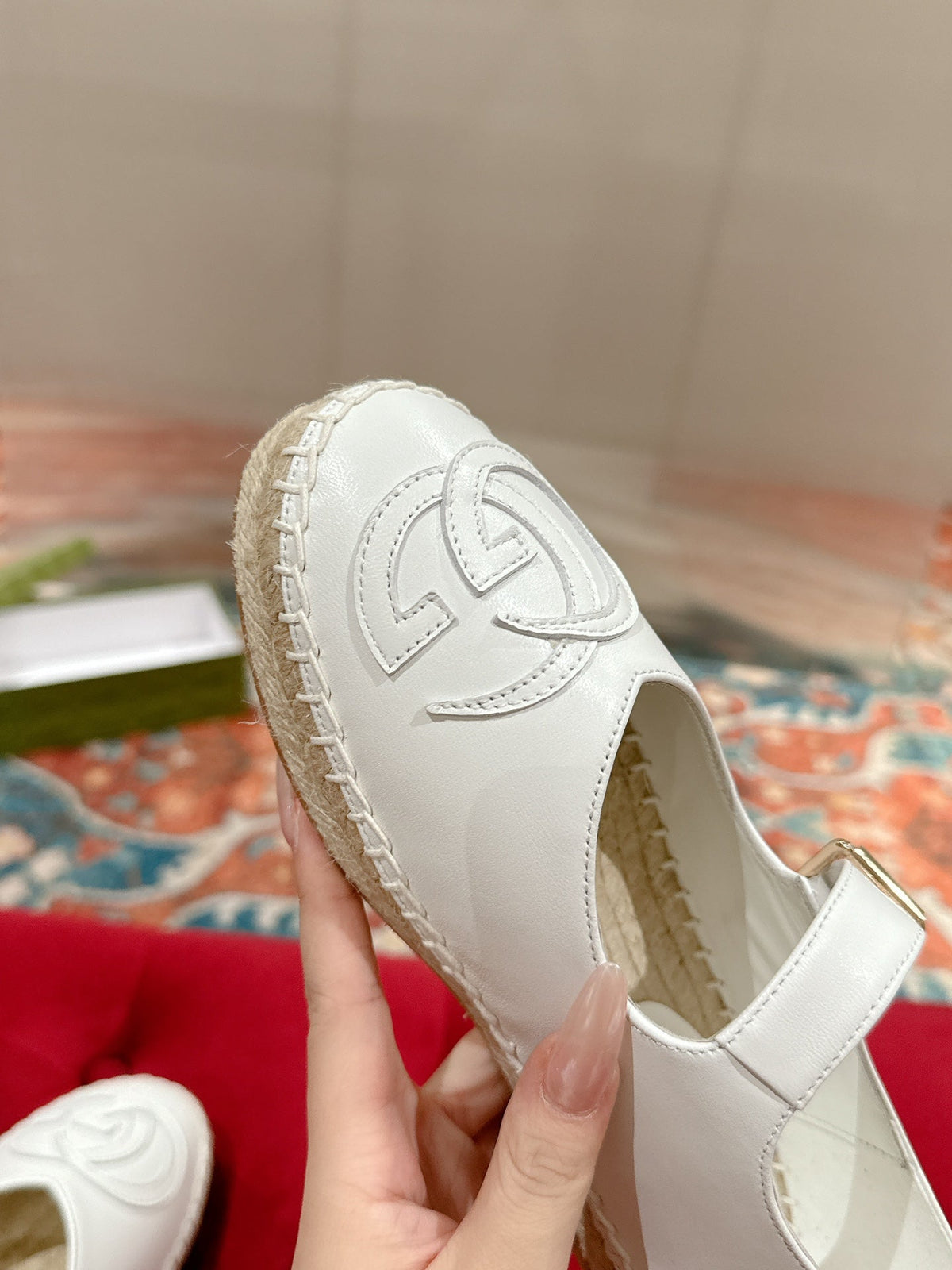 GG CROSS STRAP FLAT SHOES IN WHITE CALFSKIN WITH STRAW SOLE