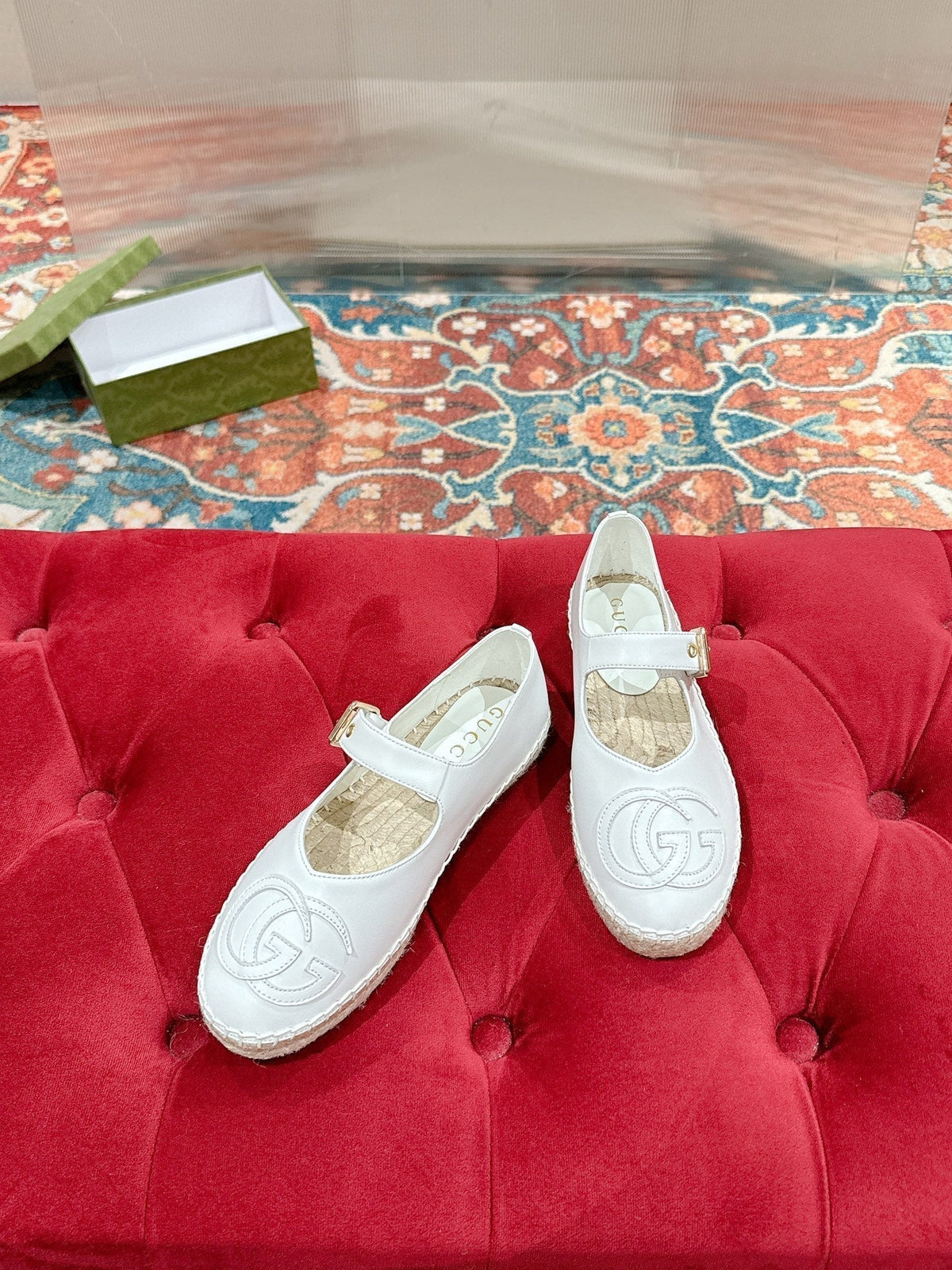 GG CROSS STRAP FLAT SHOES IN WHITE CALFSKIN WITH STRAW SOLE