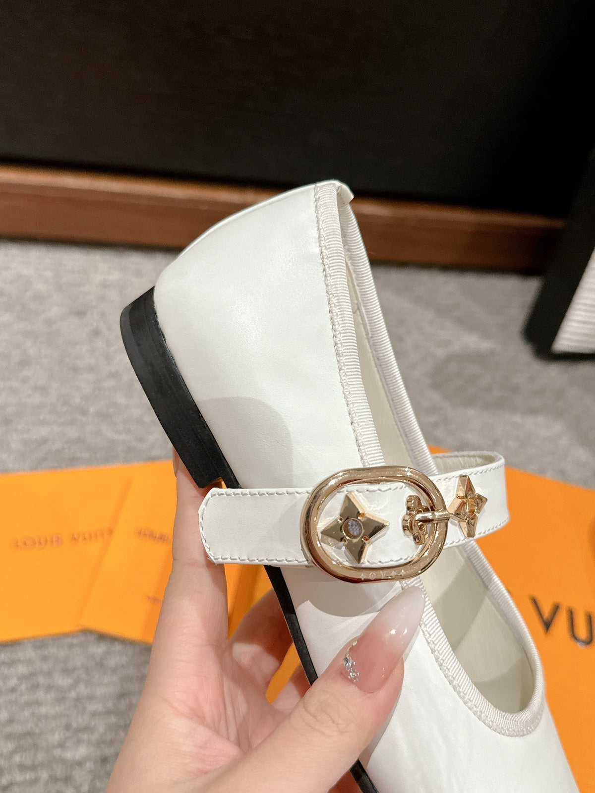 MARY JANE SHOES IN WHITE SHEEPSKIN