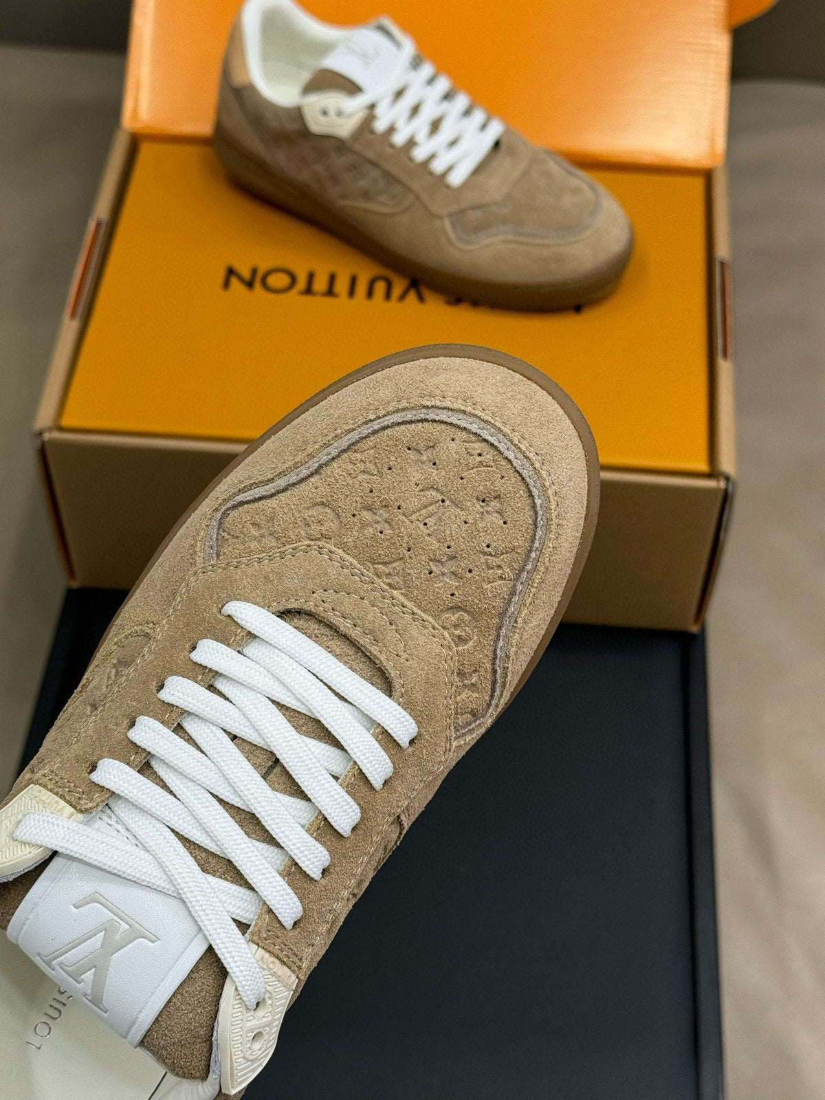 STADIUM SNEAKER IN KHAKI BROWN EMBOSSED MONOGRAM SUEDE