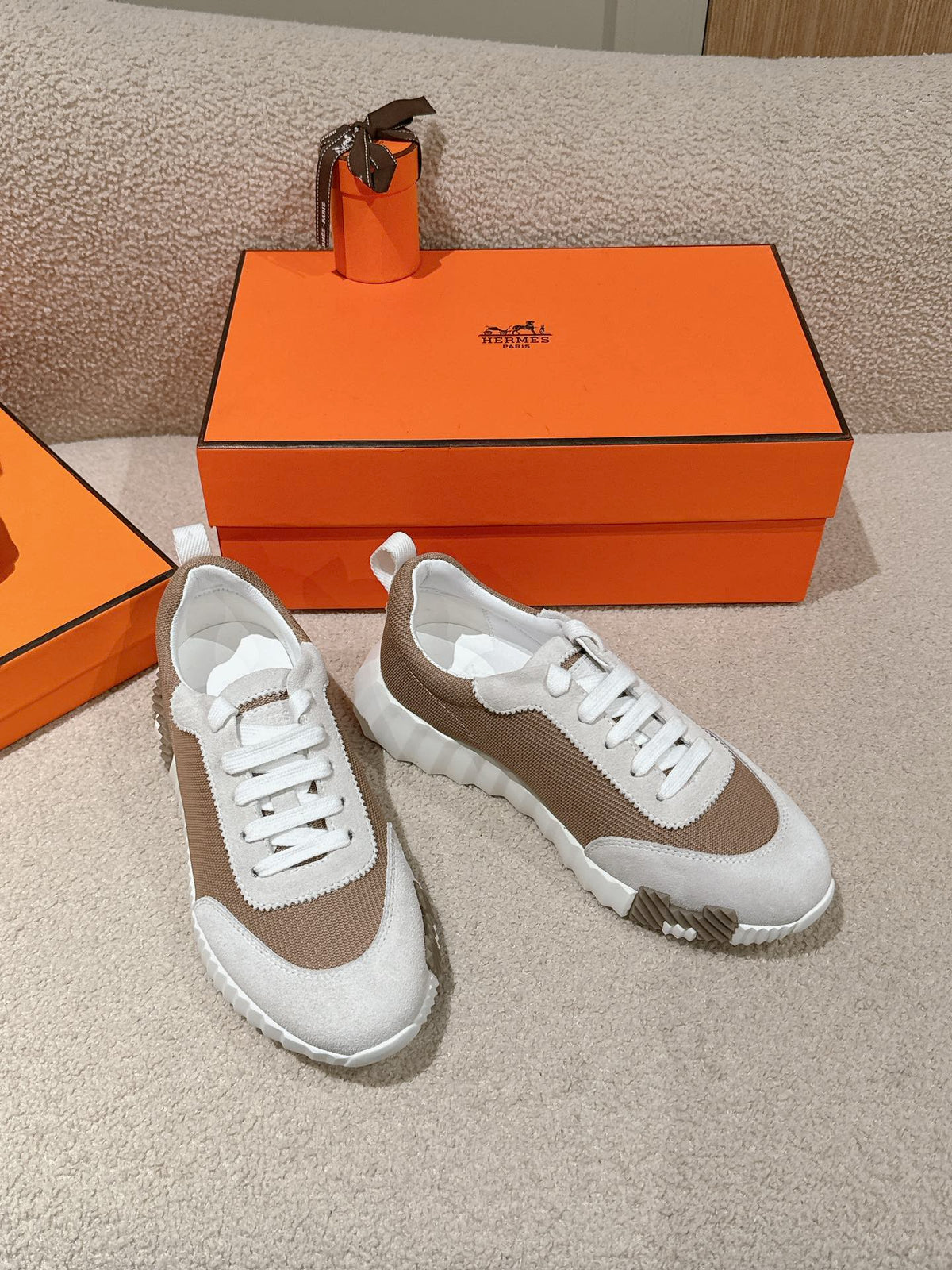 MAINLAND SNEAKER IN PALE GRAY SUEDE AND LIGHT BROWN BREATHABLE MESH FABRIC