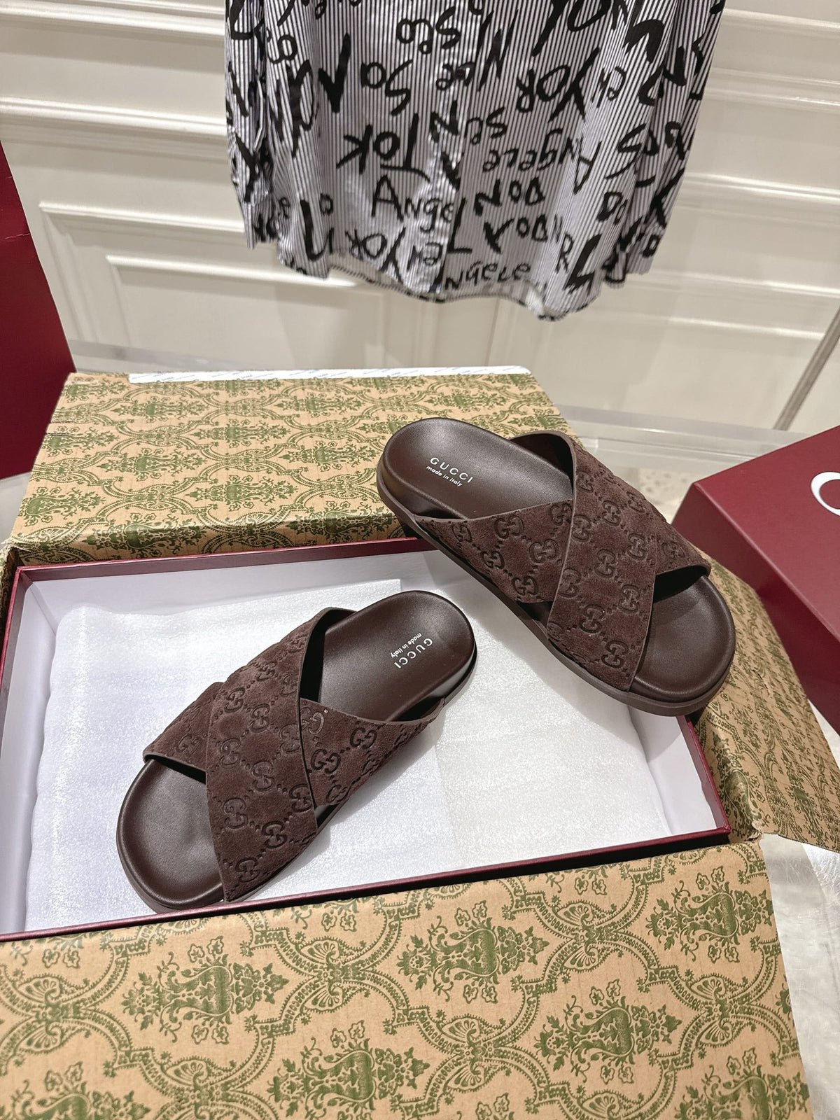 GG SLIDES IN DARK BROWN SUEDE WITH EMBOSSED LOGO STYLE 8