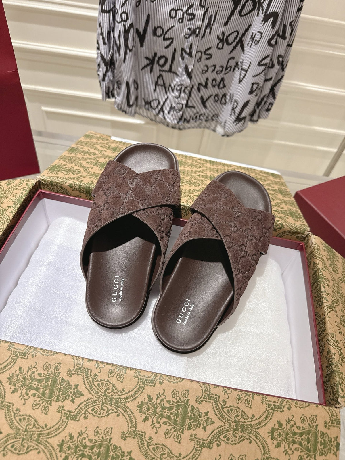 GG SLIDES IN DARK BROWN SUEDE WITH EMBOSSED LOGO STYLE 8
