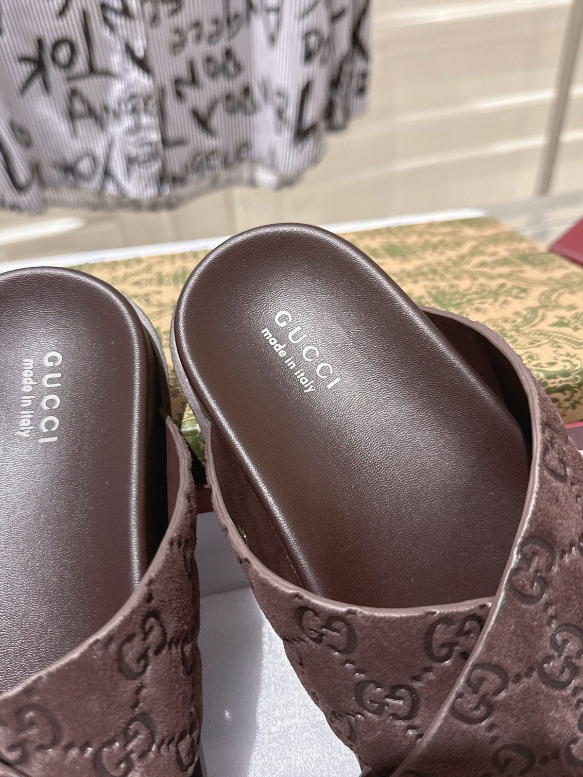 GG SLIDES IN DARK BROWN SUEDE WITH EMBOSSED LOGO STYLE 8