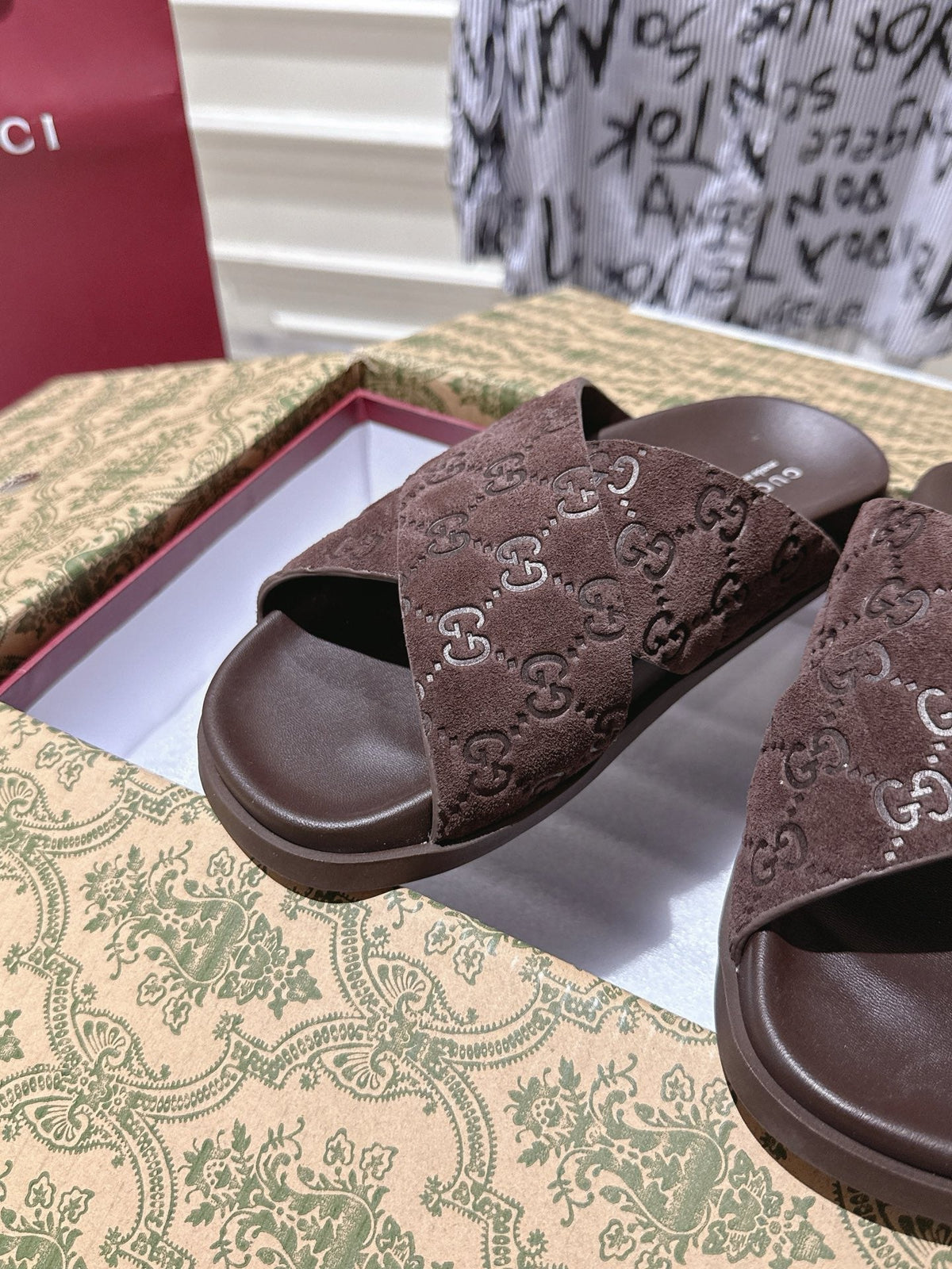 GG SLIDES IN DARK BROWN SUEDE WITH EMBOSSED LOGO STYLE 8
