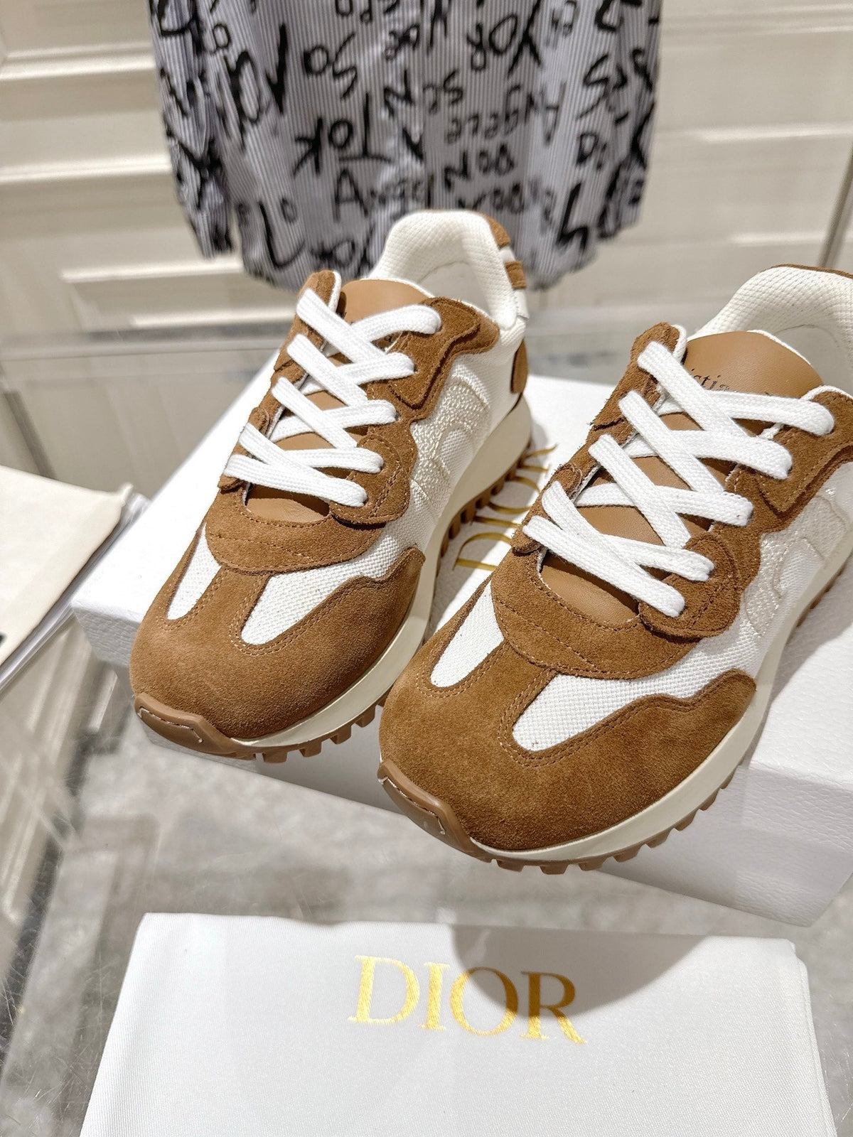 DIOR 25S C'EST DIOR SNEAKER IN WHITE HAZELNUT CALFSKIN AND SUEDE