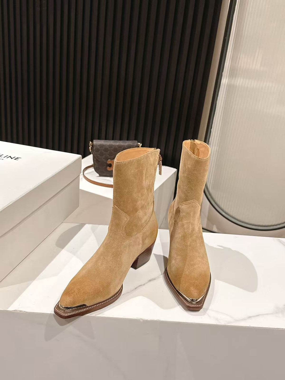 CELINE 25S CHELSEA BOOTS CLASSIC 45MM IN LIGHT BROWN SUEDE