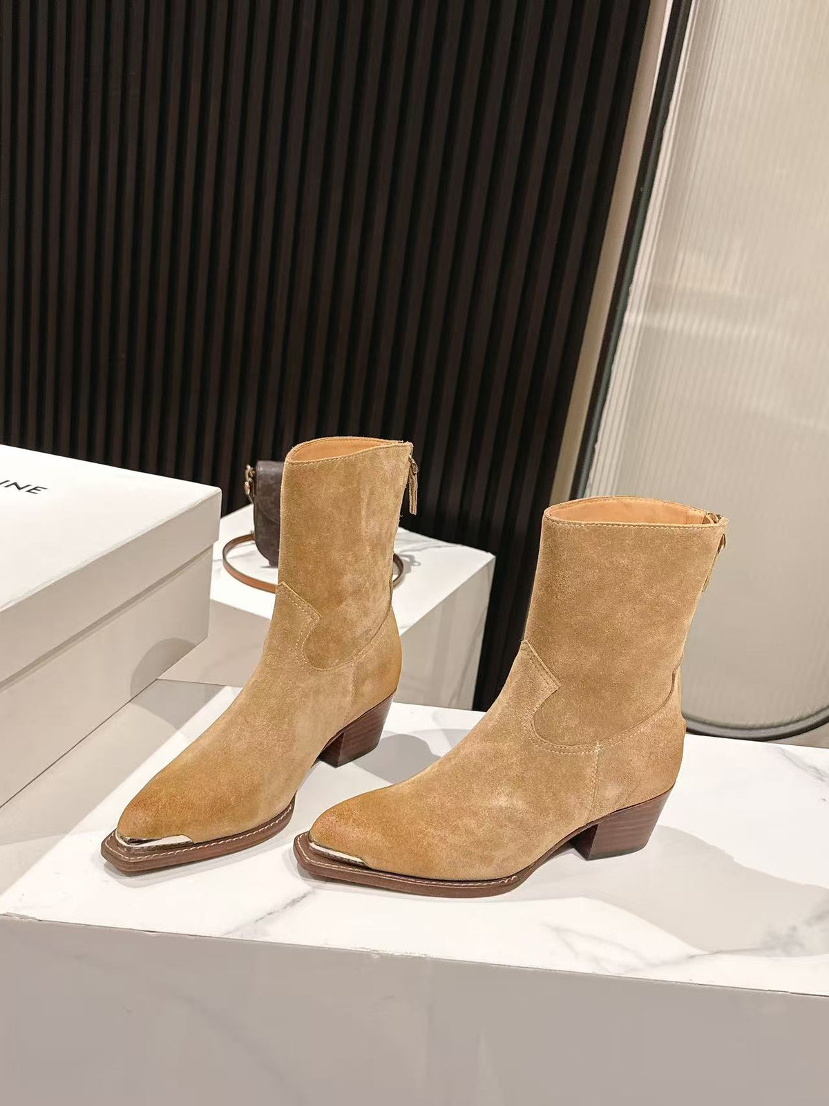 CELINE 25S CHELSEA BOOTS CLASSIC 45MM IN LIGHT BROWN SUEDE
