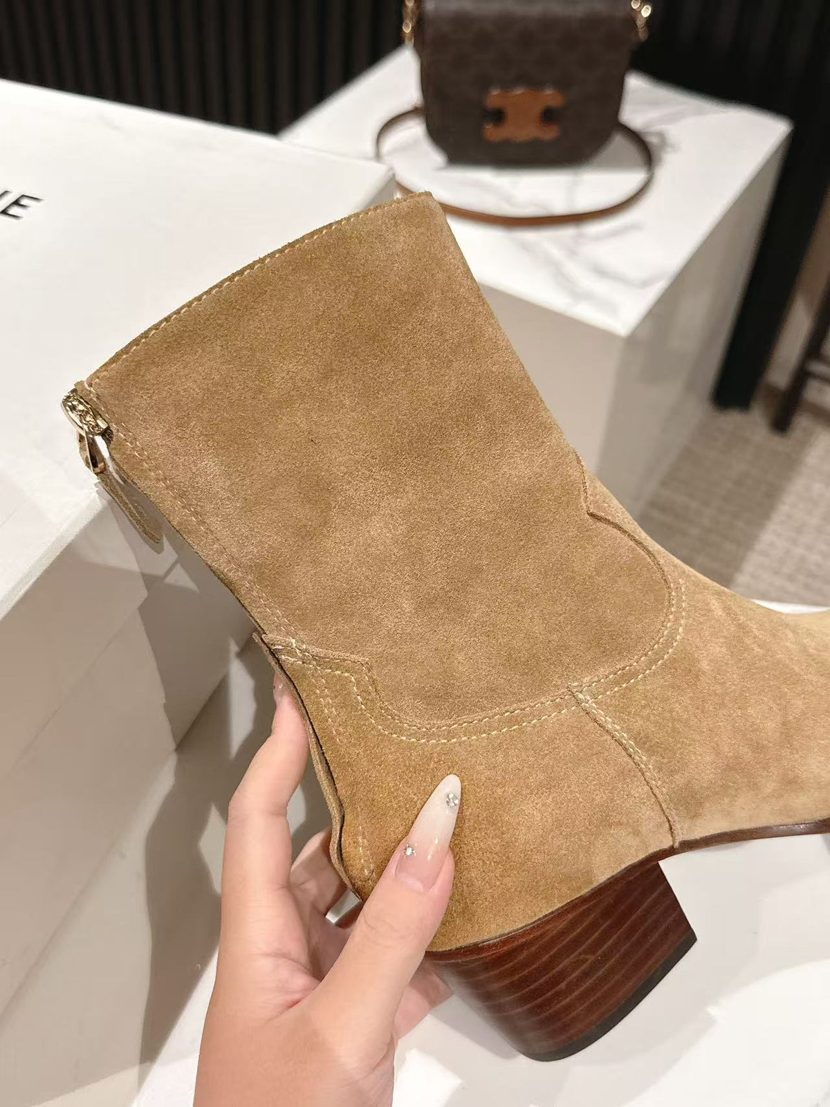 CELINE 25S CHELSEA BOOTS CLASSIC 45MM IN LIGHT BROWN SUEDE
