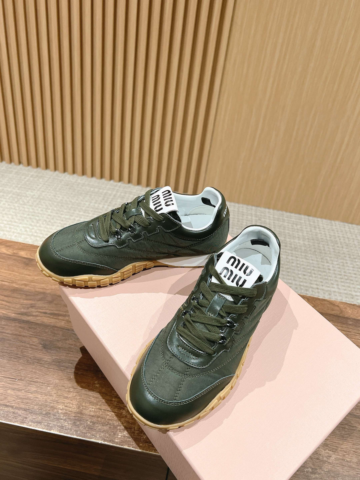 RUNNING SNEAKERS IN ARMY GREEN LAMBSKIN AND FABRIC ANTI-SLIP RUBBER SOLE