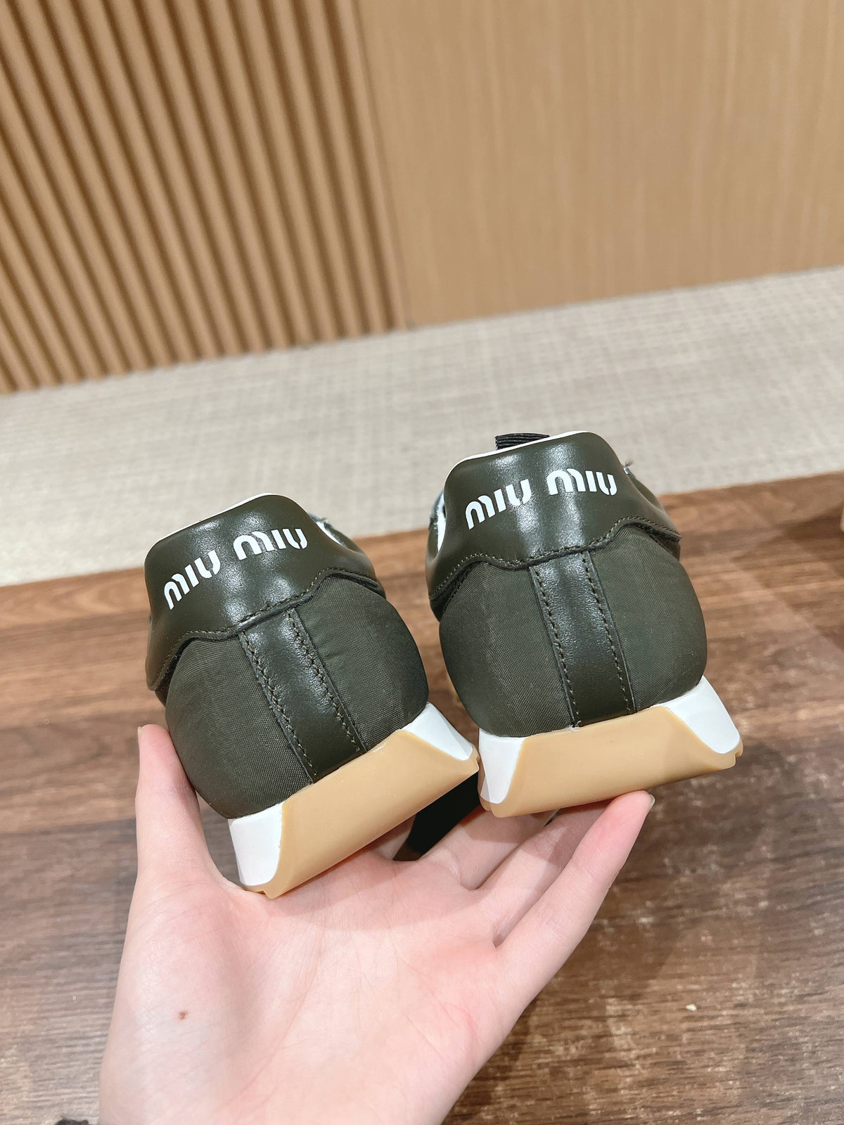 RUNNING SNEAKERS IN ARMY GREEN LAMBSKIN AND FABRIC ANTI-SLIP RUBBER SOLE