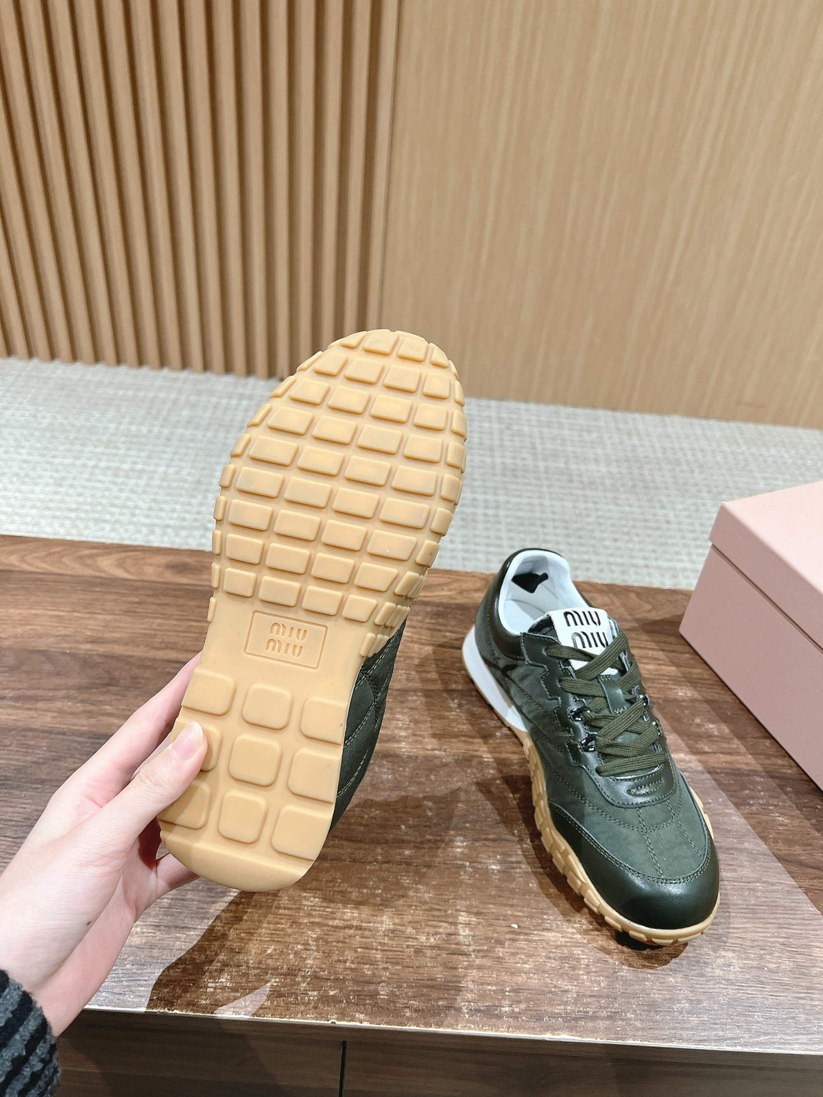 RUNNING SNEAKERS IN ARMY GREEN LAMBSKIN AND FABRIC ANTI-SLIP RUBBER SOLE
