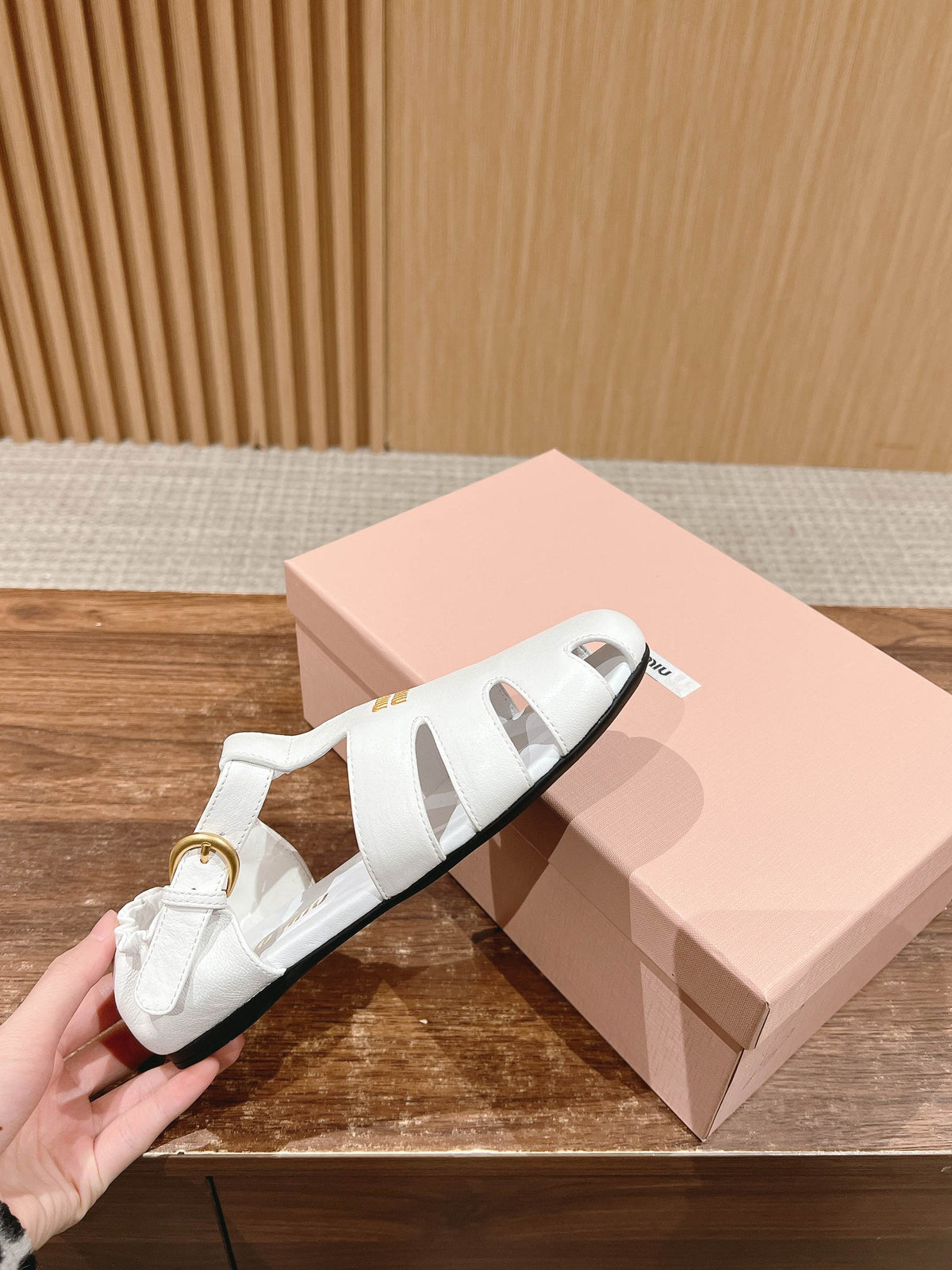 FISHERMAN BUCKLE SANDALS IN WHITE LAMBSKIN
