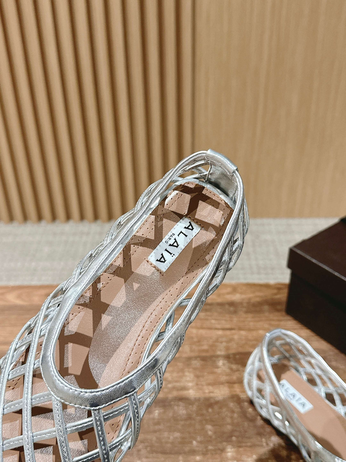 ALAIA MESH BALLET FLATS 25S IN SILVER LAMBSKIN