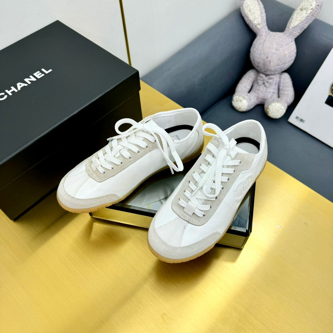 CC SNEAKER IN WHITE CALFSKIN AND SUEDE