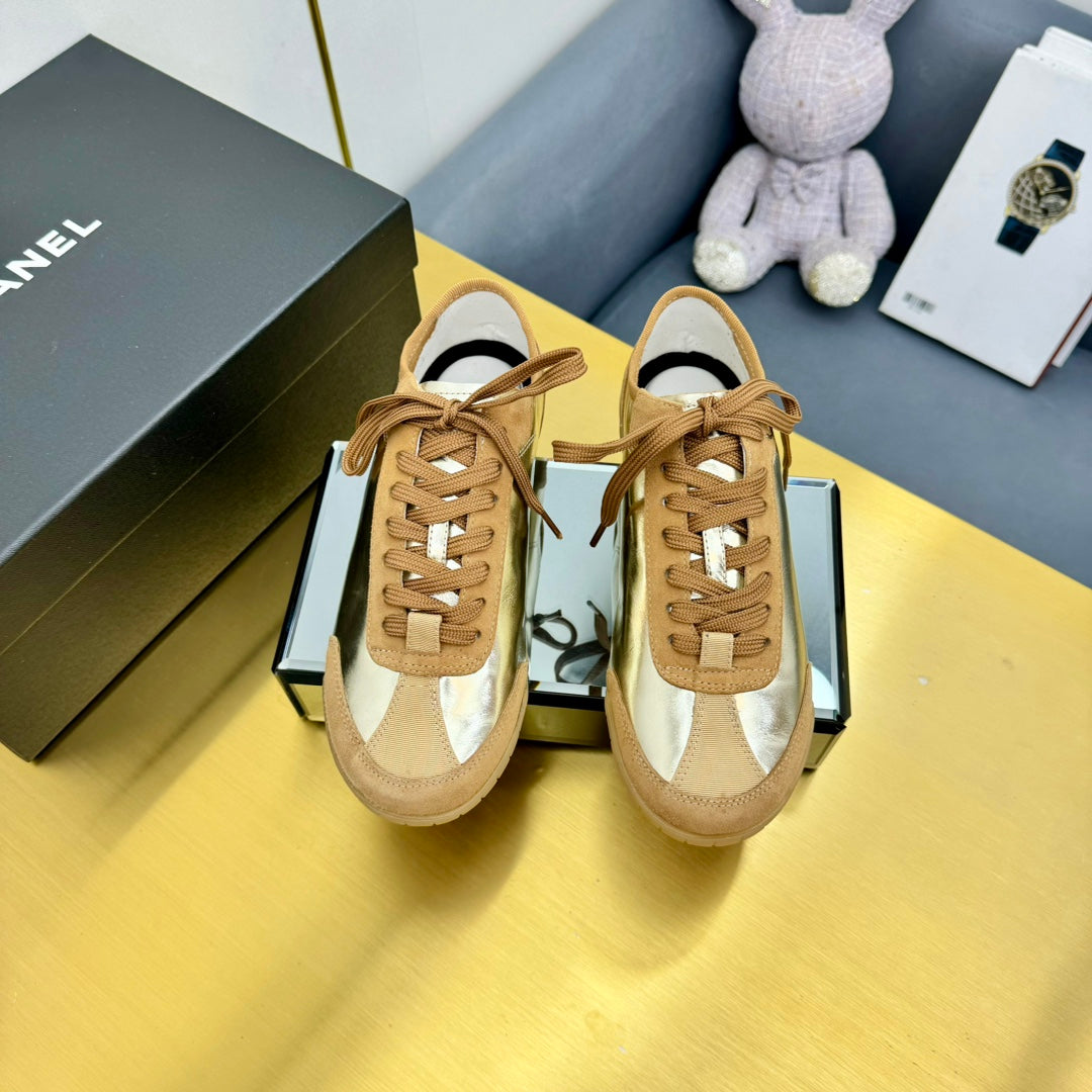 CC SNEAKER IN GOLD CALFSKIN AND SUEDE