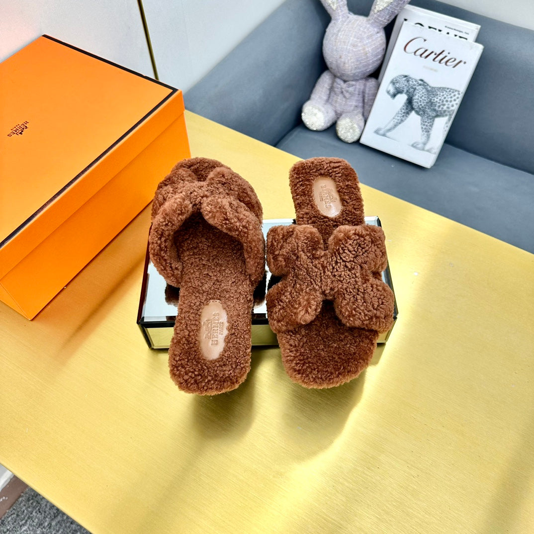 ORAN SHEARLING SANDALS UMBER BROWN