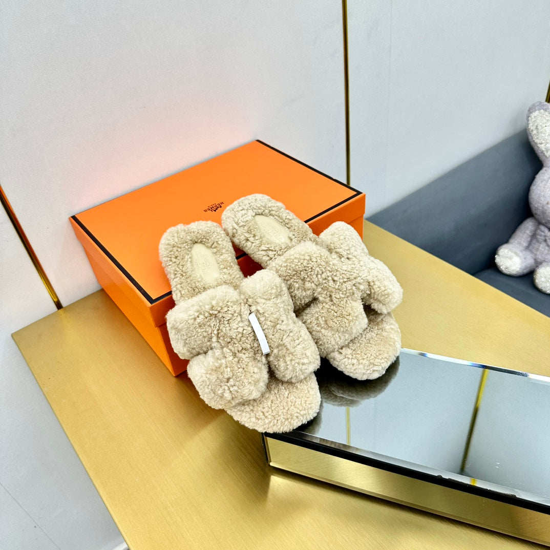 ORAN SHEARLING SANDALS ECRU TAN