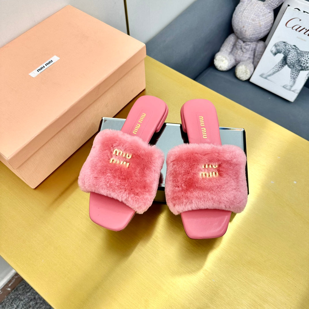 PINK SLIPPERS LAMB FUR