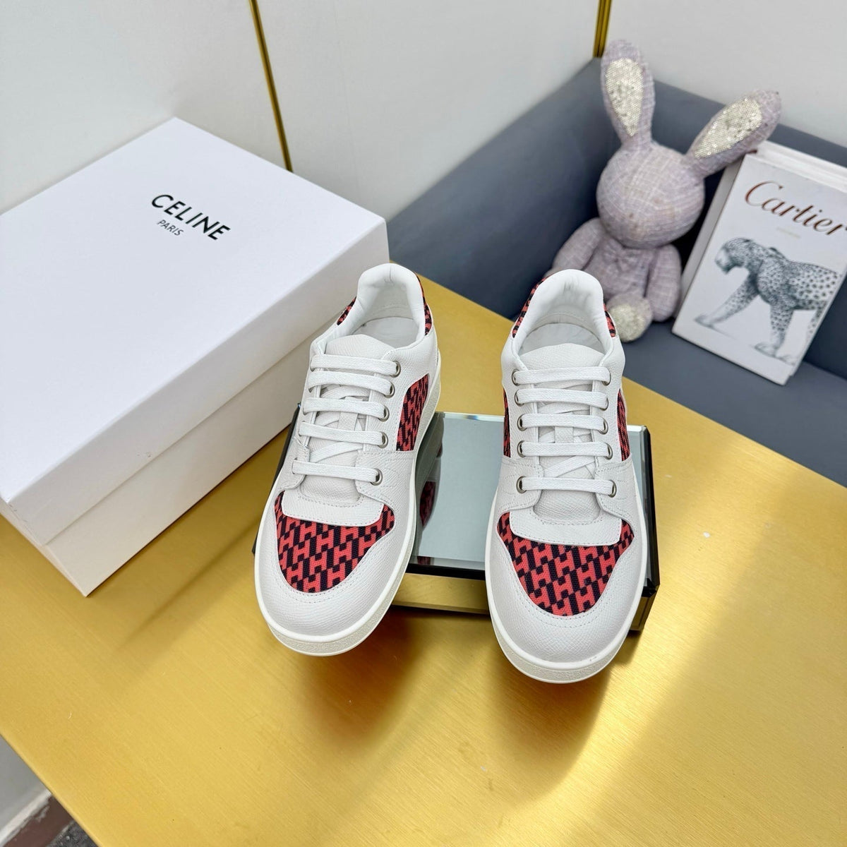 FREE SNEAKER IN WHITE CALFSKIN AND "H EN BIAIS" RED CANVAS.