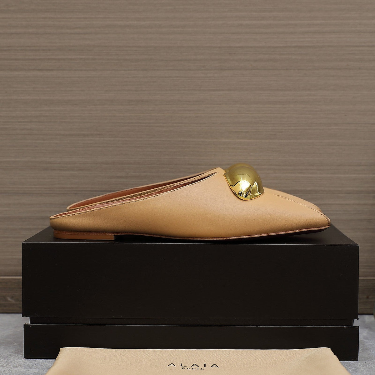 ALAIA FLAT MULE IN SEPIA TAN LAMBSKIN WITH GOLD HARDWARE