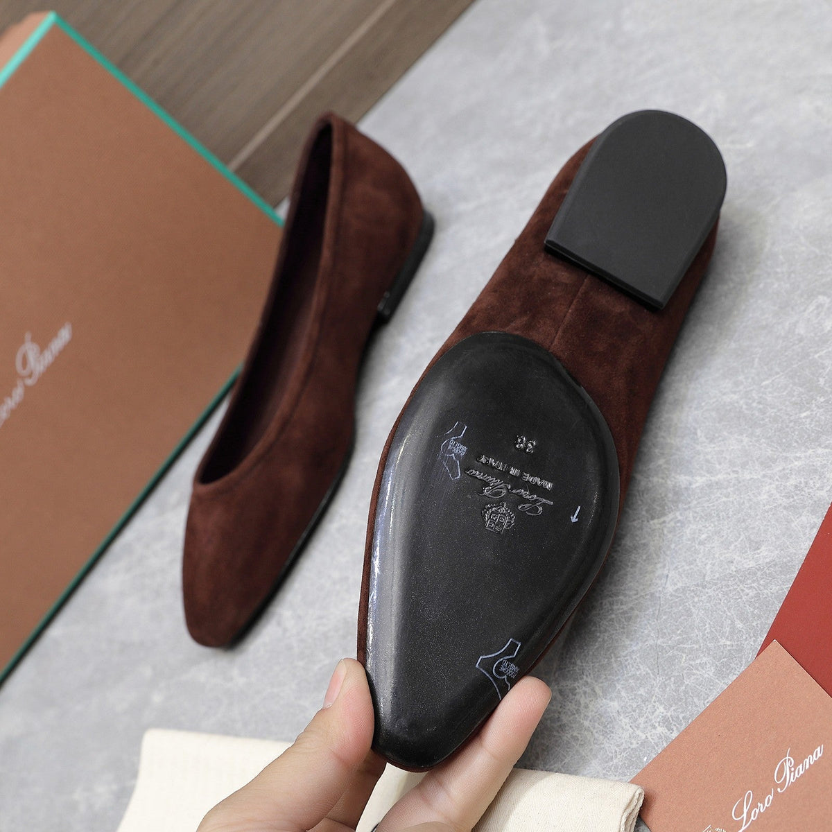 CLASSIC BALLET SHOES IN BROWN SUEDUE