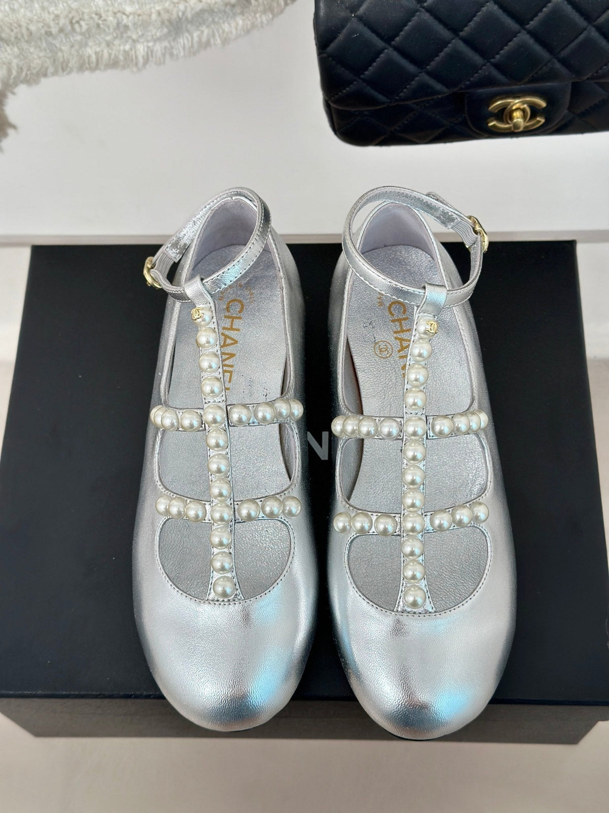 MARY JANES SHOES SILVER GOATSKIN WITH FAUX PEARL