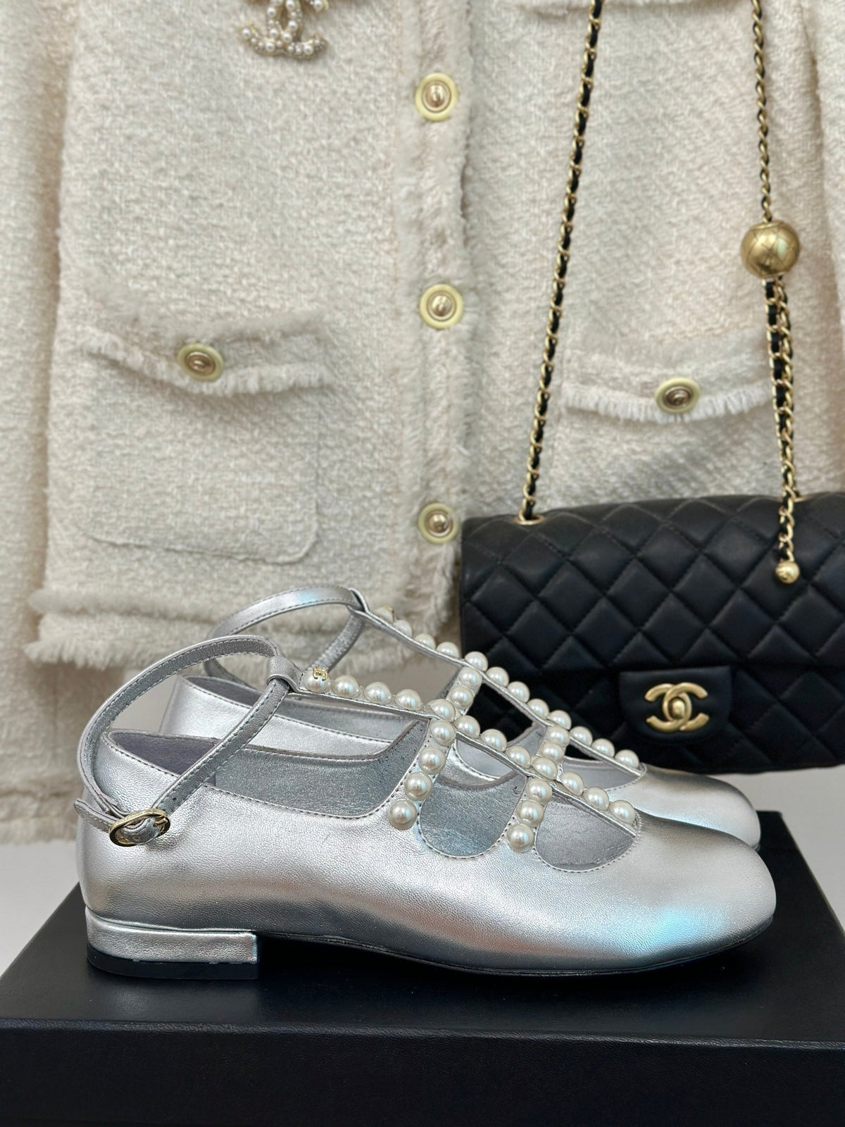 MARY JANES SHOES SILVER GOATSKIN WITH FAUX PEARL