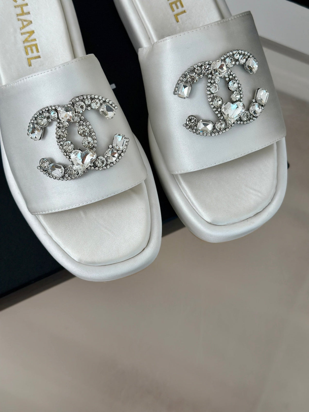 SLIPPERS THICK SOLE IN WHITE SATIN