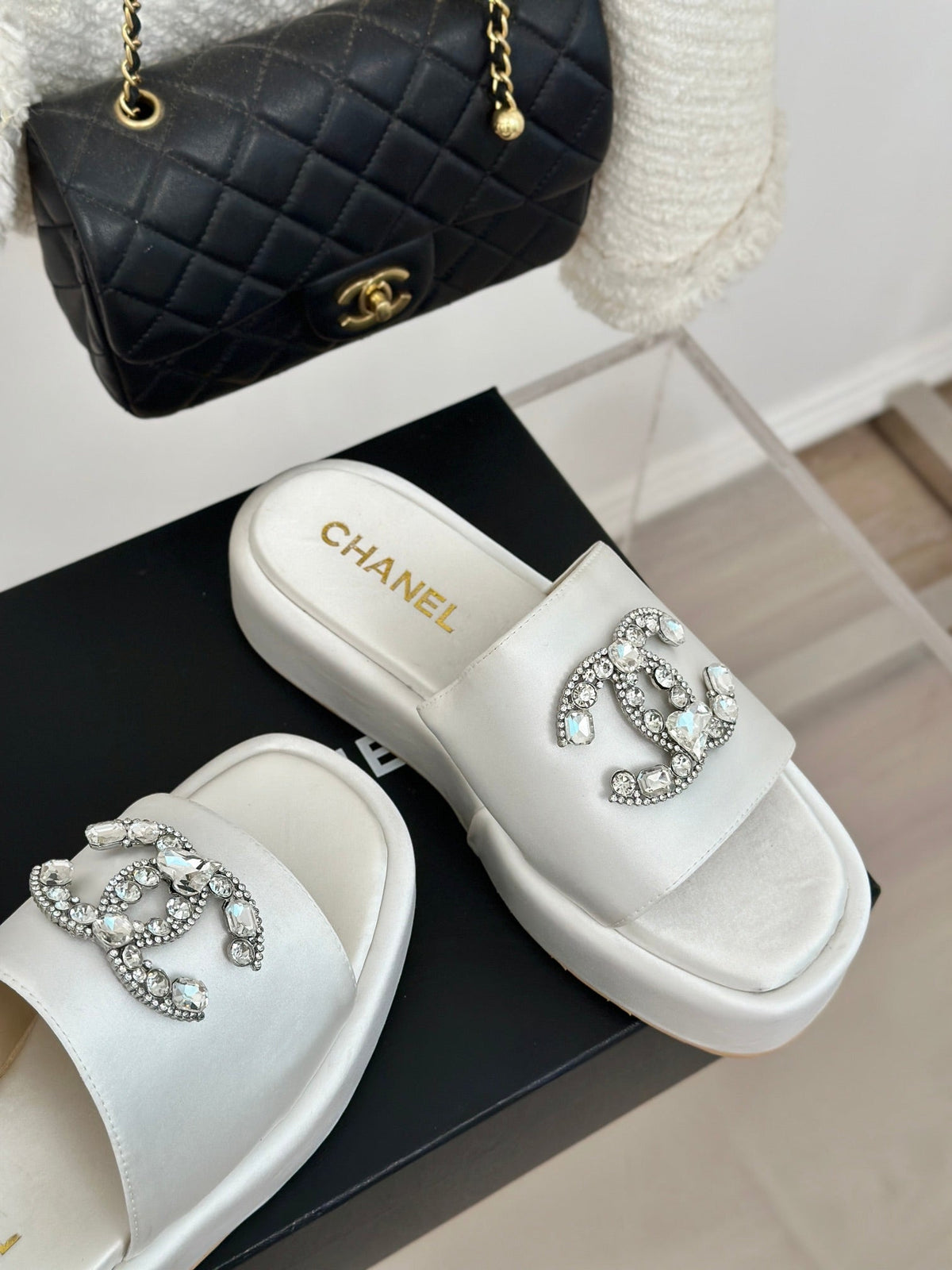 SLIPPERS THICK SOLE IN WHITE SATIN