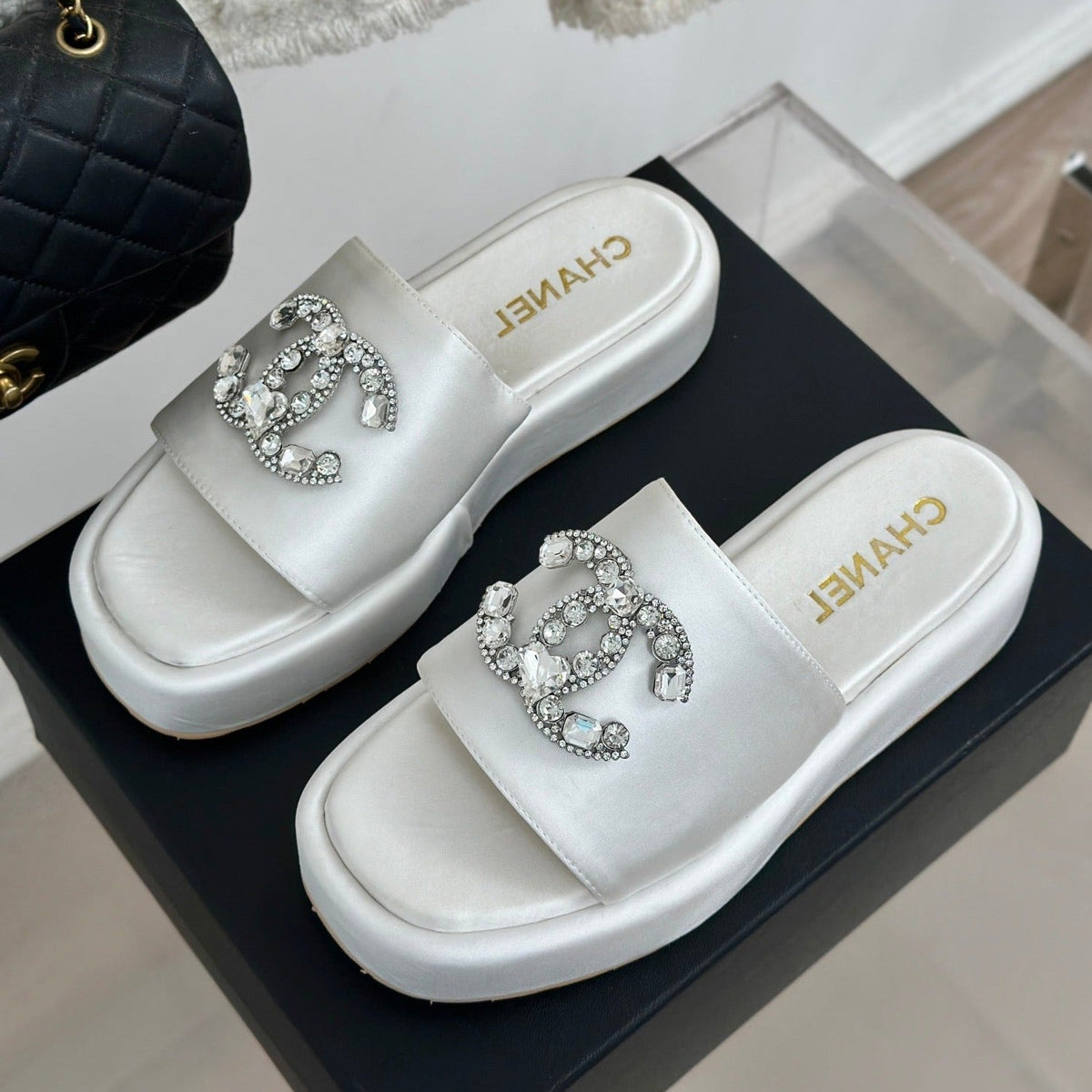 SLIPPERS THICK SOLE IN WHITE SATIN