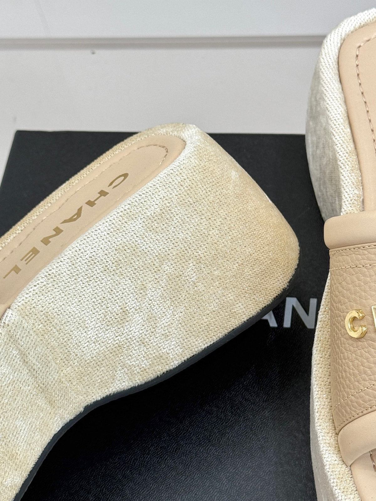PLATFORM SLIPPERS IN CAMEL BEIGE LAMBSKIN
