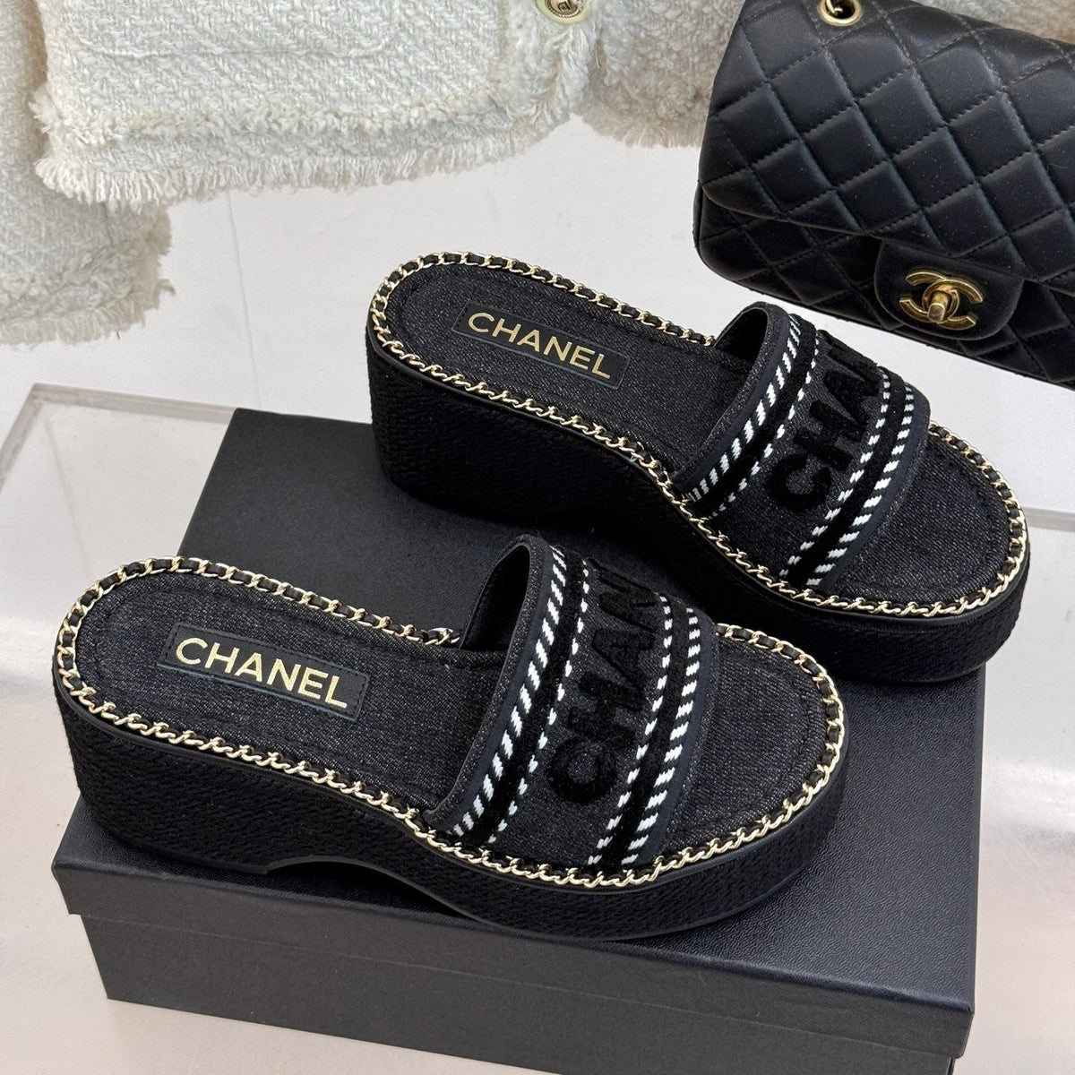 THICK SOLE WEDGE SLIPPERS IN BLACK DENIM FABRIC