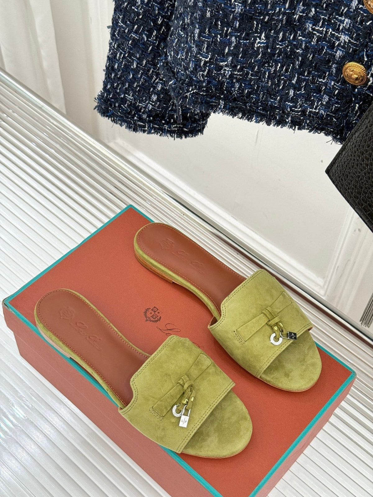 FLAT SANDALS IN MOSS YELLOW SUEDE AND LAMBSKIN
