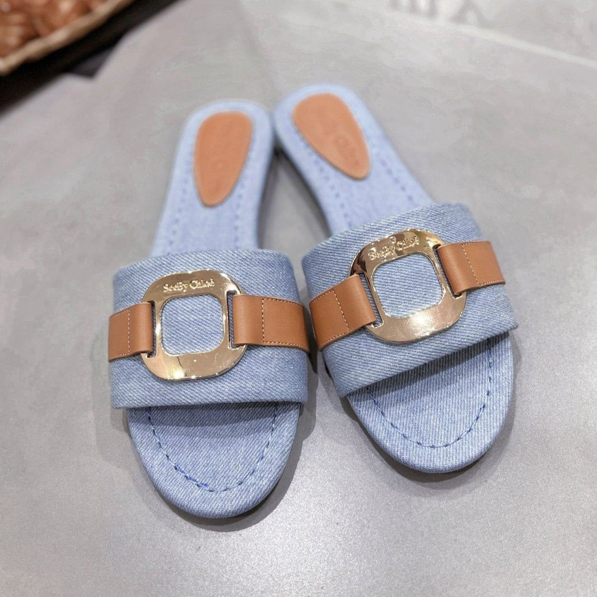 CHLOÉ SLIDE MULE IN LIGHT BLUE DENIM AND BROWN CALFSKIN GOLD HARDWARE