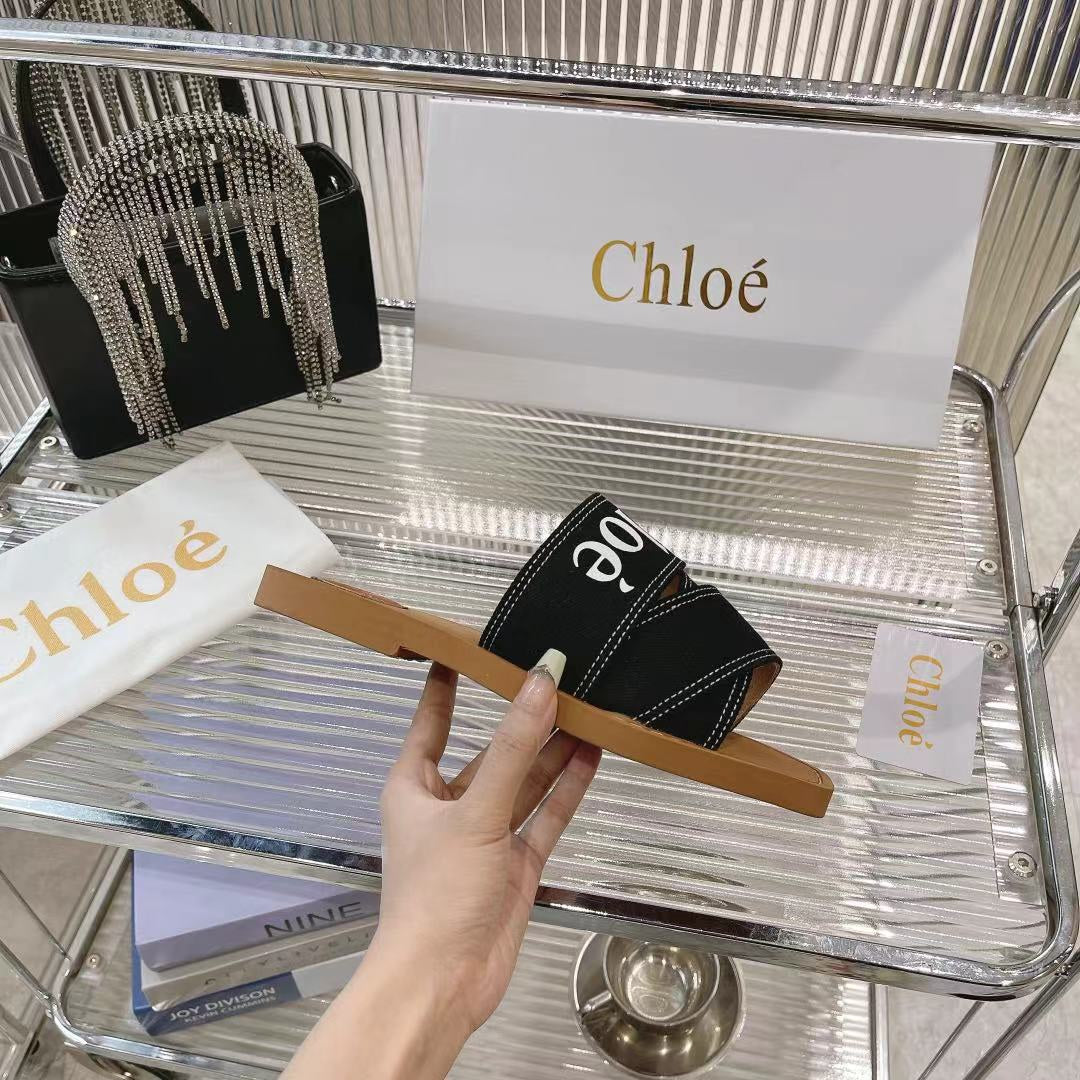 CHLOÉ WOODY MULE IN BLACK DENIM WITH WHITE LOGO