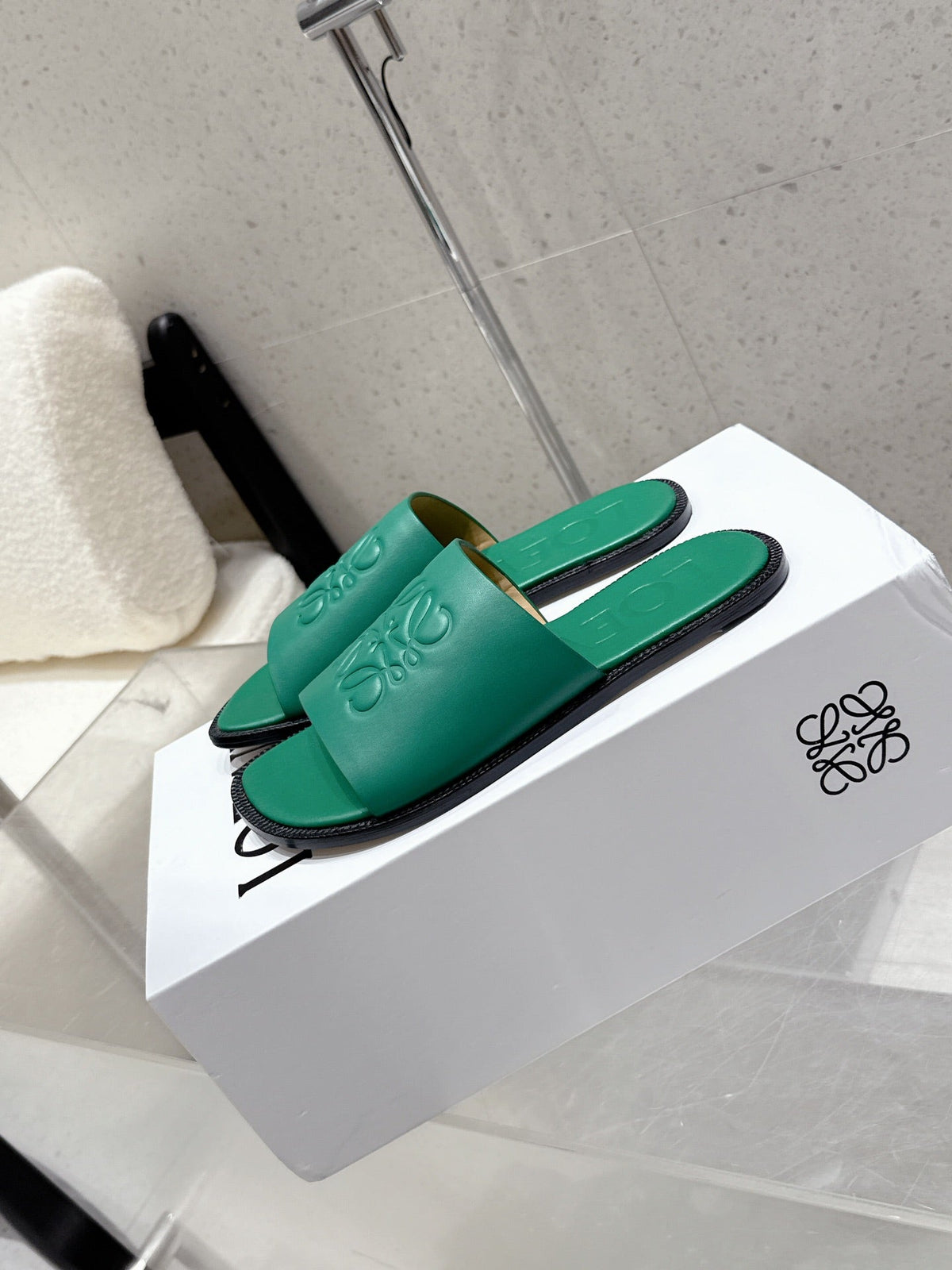 LOEWE 25 FLAT SLIPPERS VIBRANT GREEN CALFSKIN