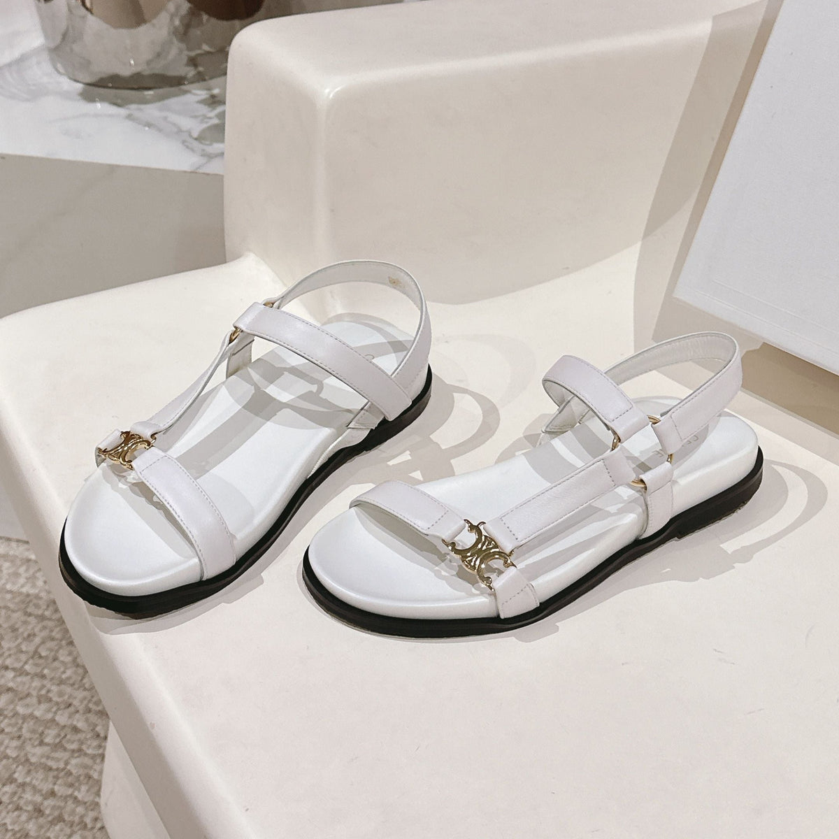 MAUD SANDAL WITH TRIOMPHE IN WHITE CALFSKIN