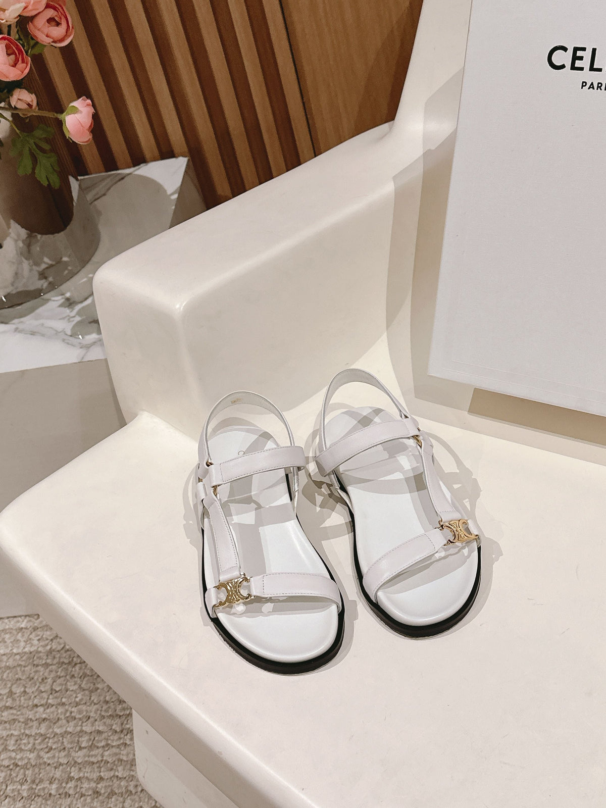 MAUD SANDAL WITH TRIOMPHE IN WHITE CALFSKIN