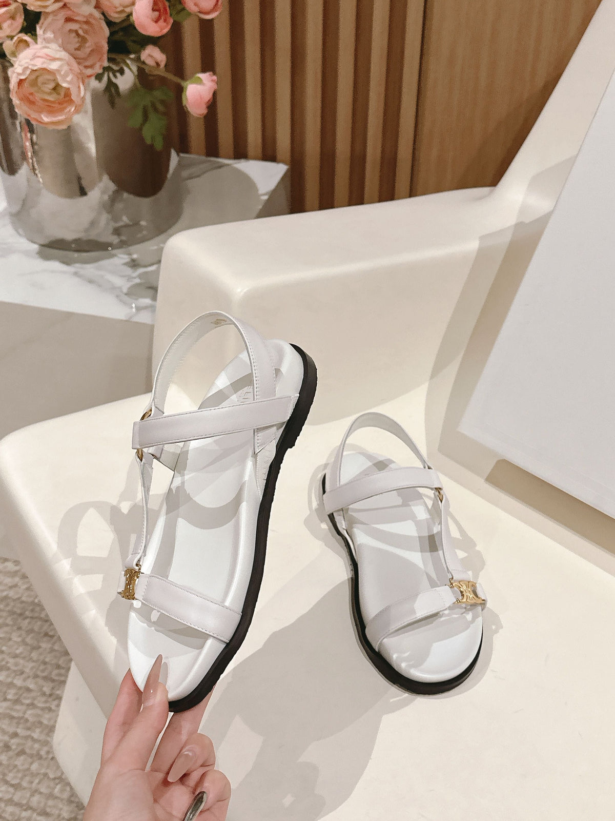 MAUD SANDAL WITH TRIOMPHE IN WHITE CALFSKIN