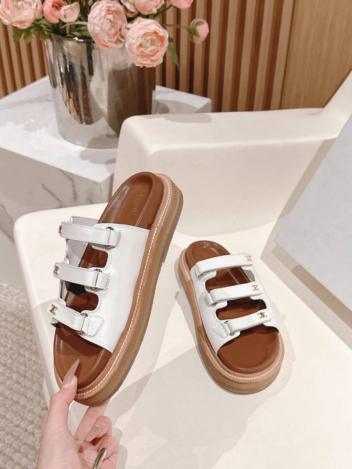TRIOMPHE SANDALS IN WHITE CALFSKIN