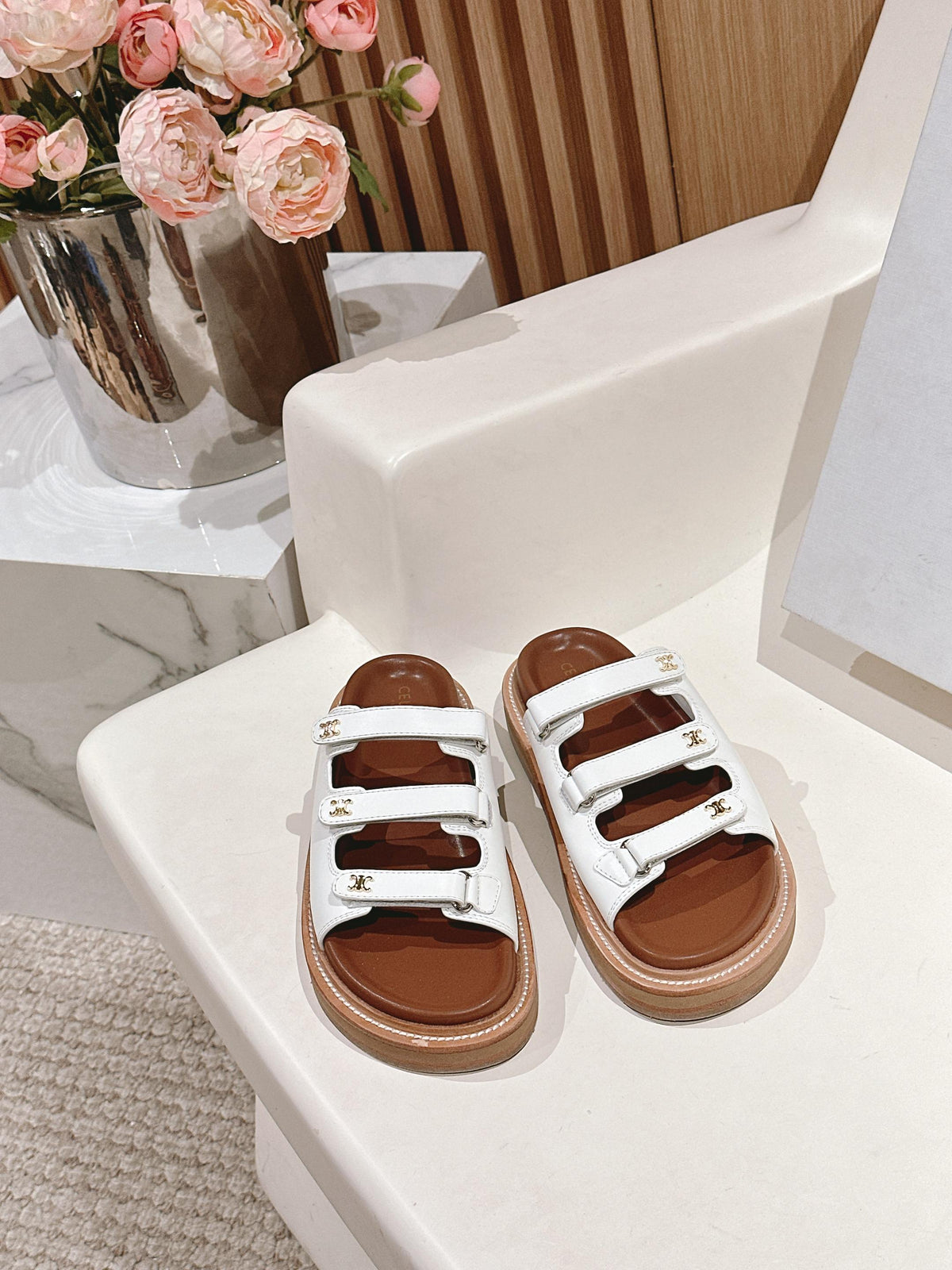TRIOMPHE SANDALS IN WHITE CALFSKIN