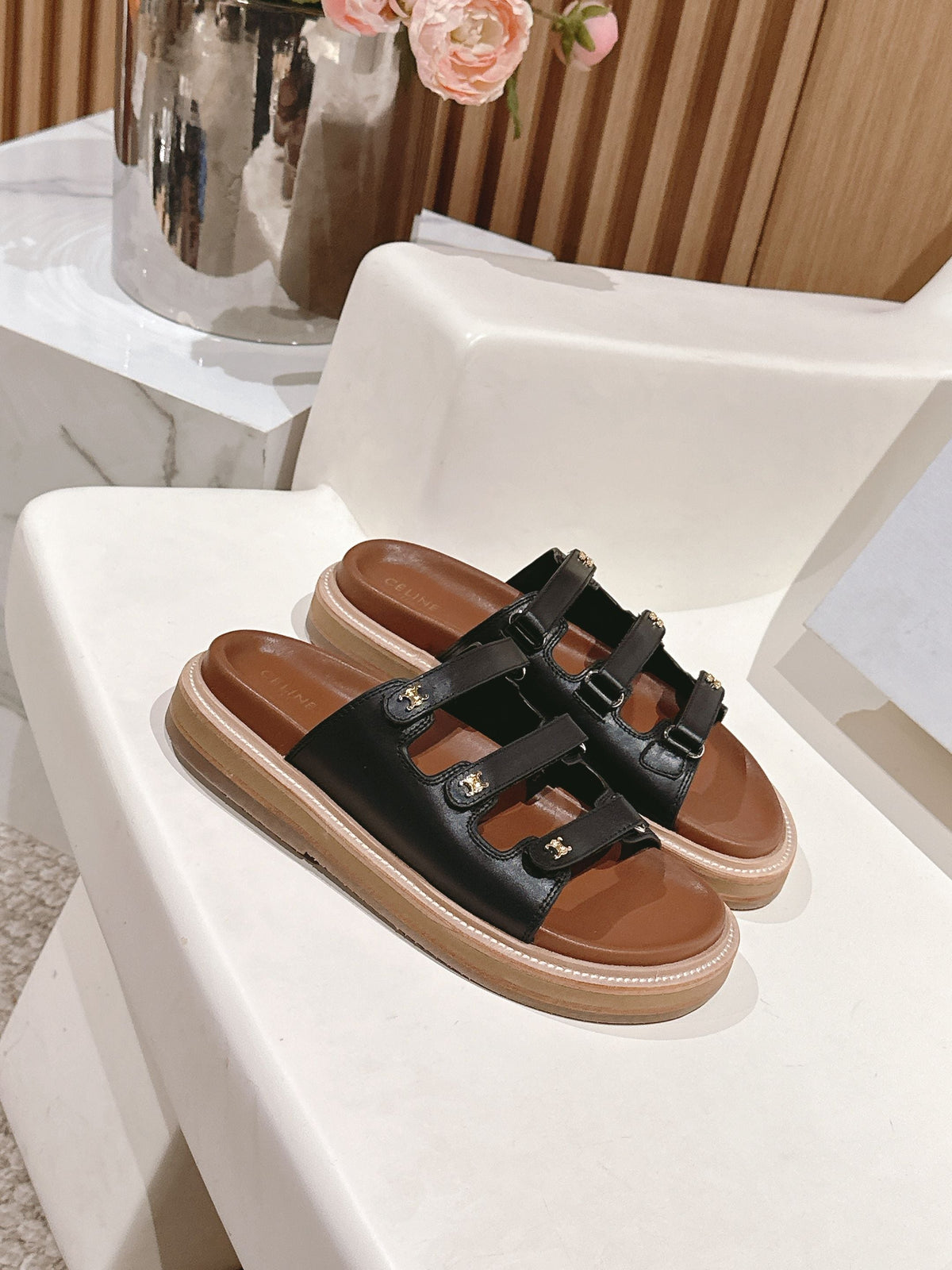 TRIOMPHE SANDALS IN BLACK CALFSKIN