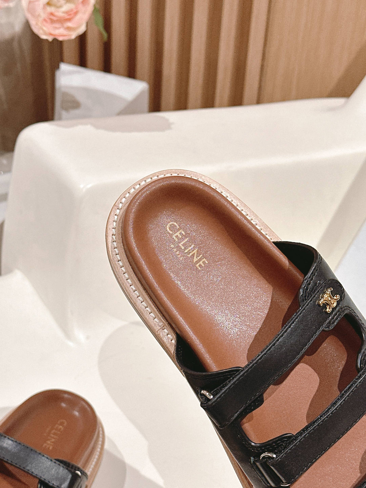 TRIOMPHE SANDALS IN BLACK CALFSKIN