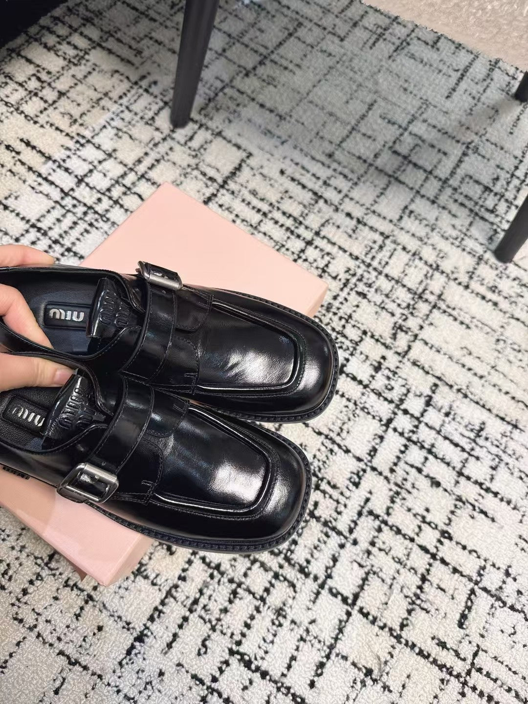 SQUARE TOE OXFORD IN BLACK SHINY CALFSKIN