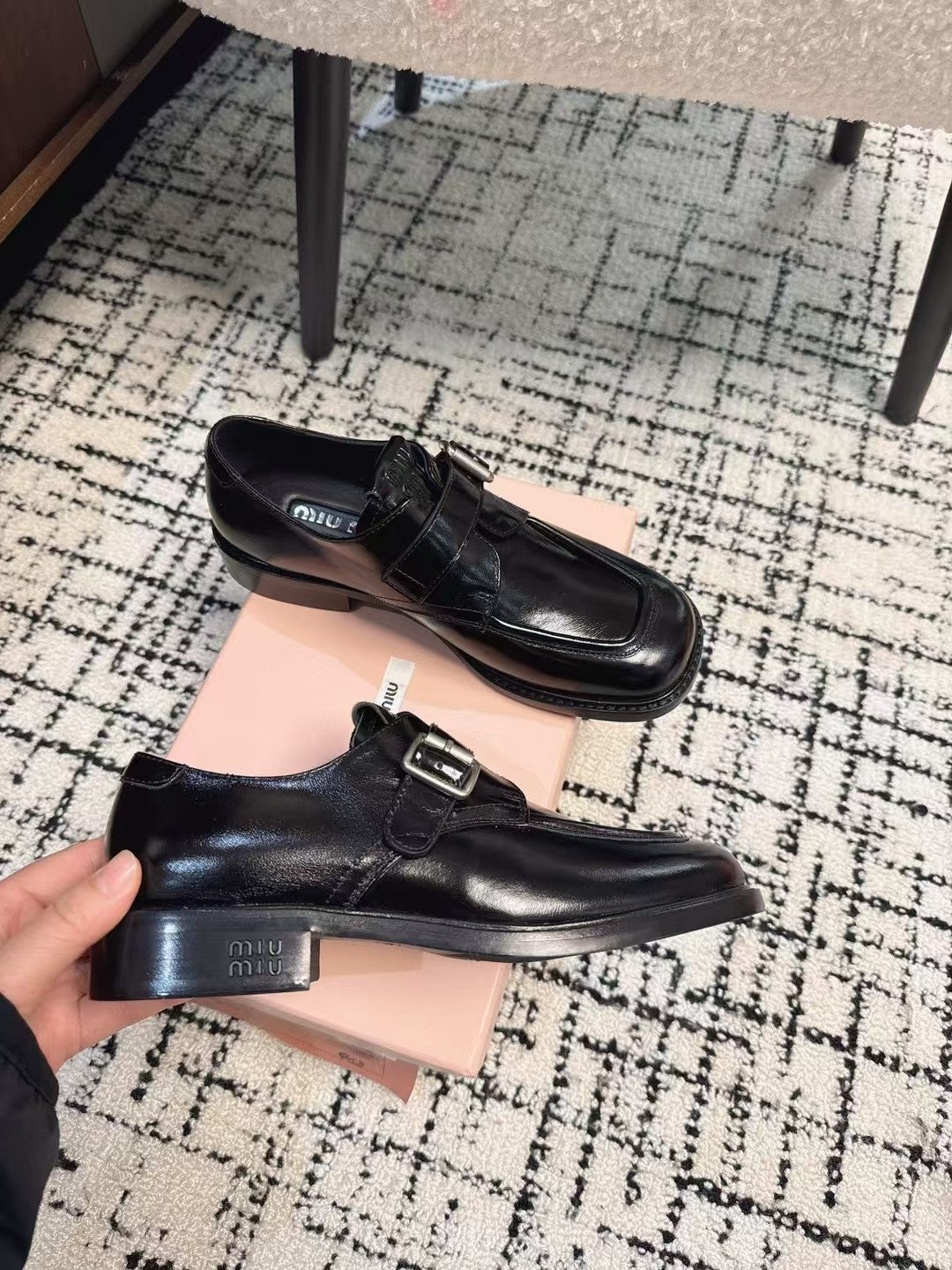 SQUARE TOE OXFORD IN BLACK SHINY CALFSKIN
