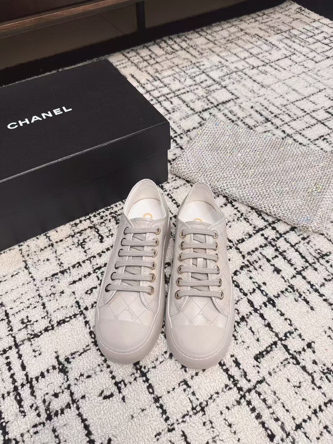 BISCUIT SNEAKERS IN PALE GRAY CALFSKIN