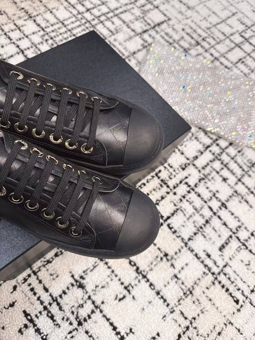 BISCUIT SNEAKERS IN BLACK CALFSKIN