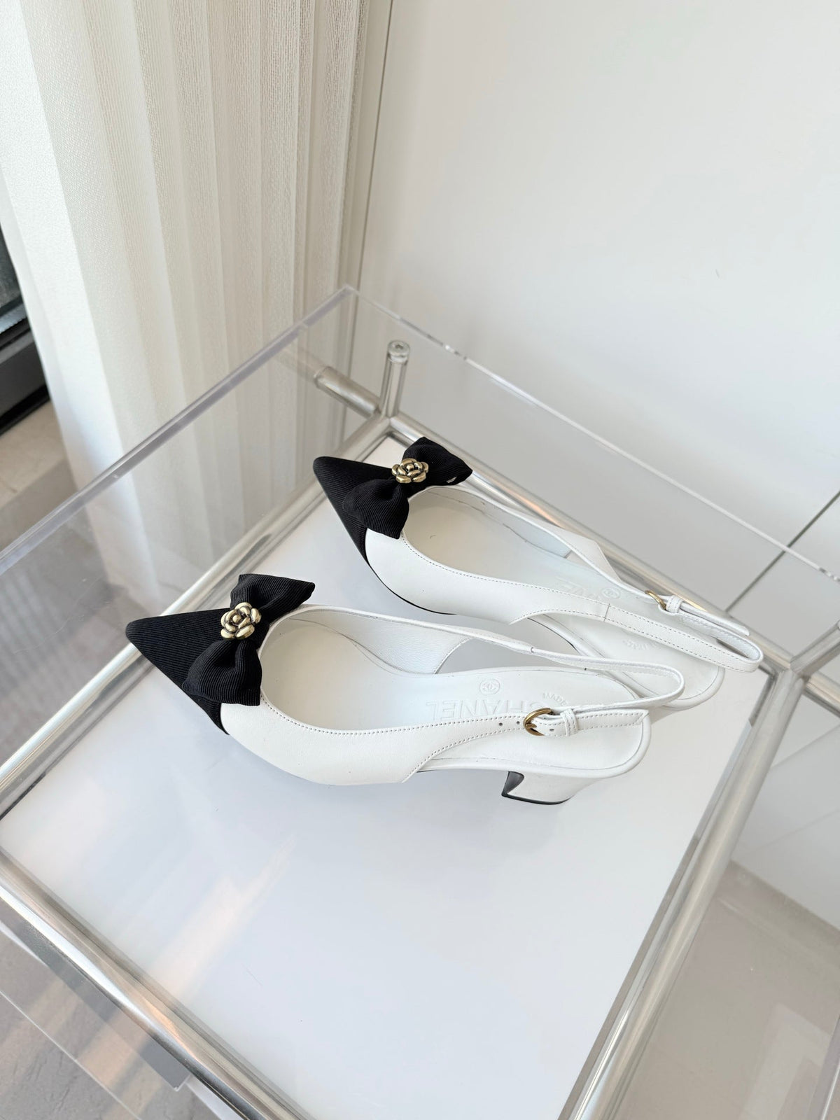 SLINGBACKS 65 MM IN WHITE CALFSKIN AND BLACK CANVAS